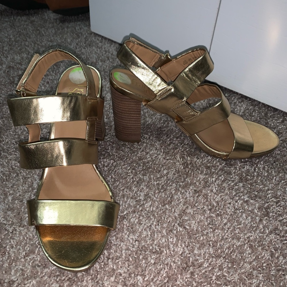 Cute gold strap chunky heel sandals.